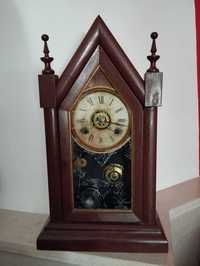 Relógio antigo de madeira