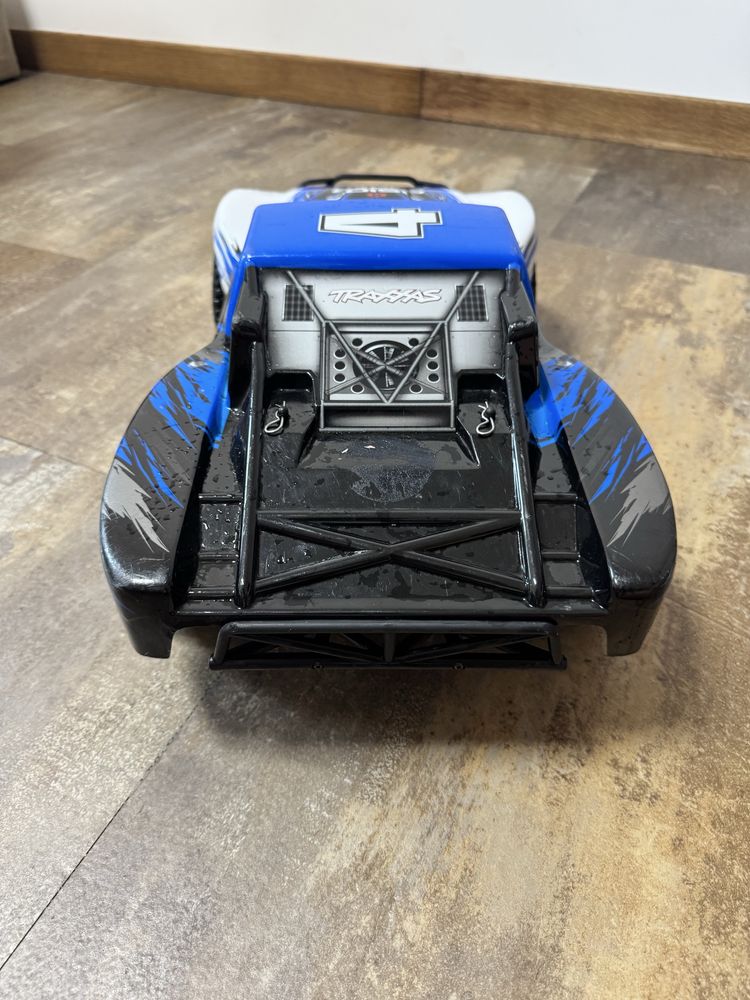 Auto rc na pilota traxxas slash 4x4 1/10