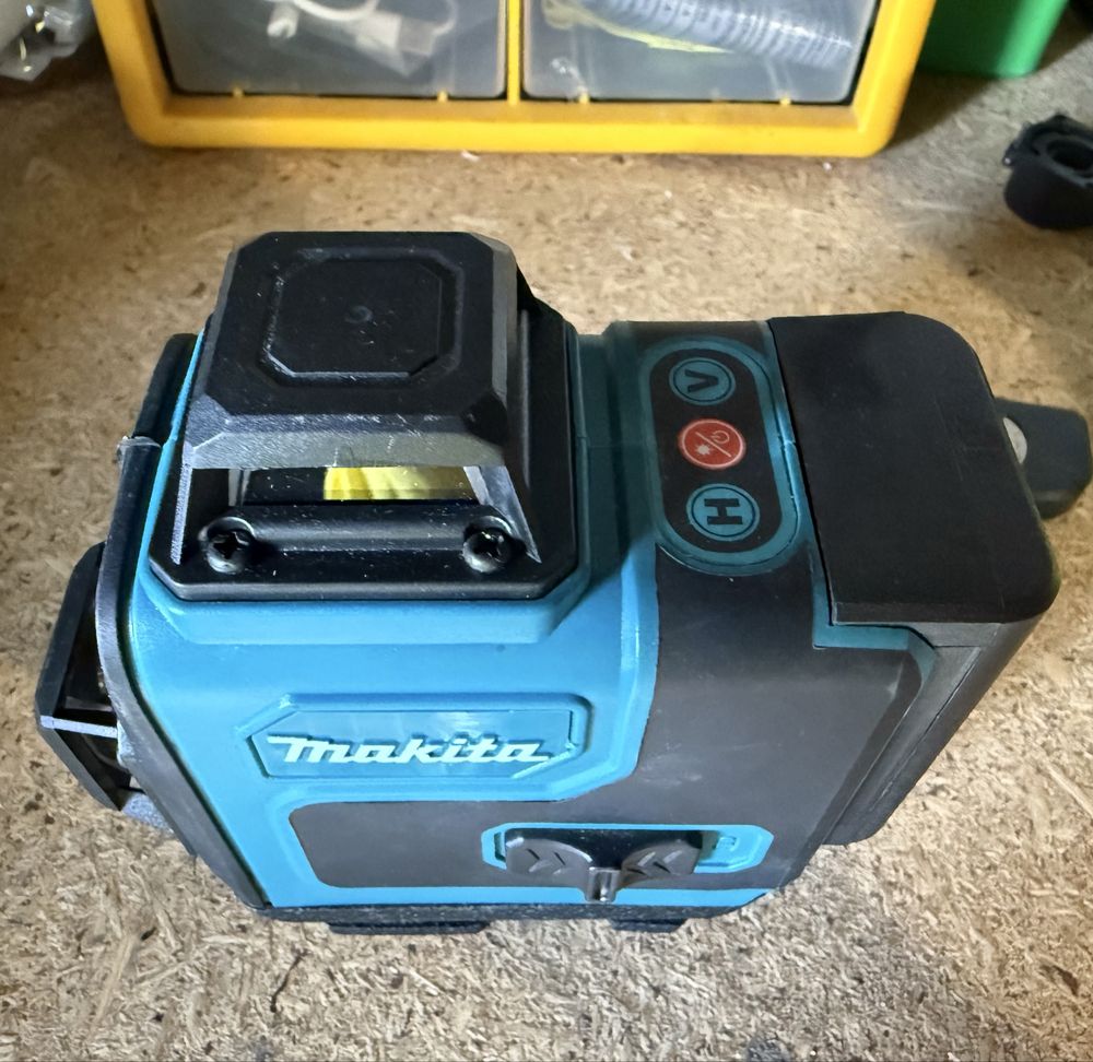 Vendo laser profissional makita com 16 linhas