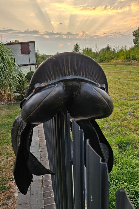 Siodło 17 cali plus strzemiona I puśliska