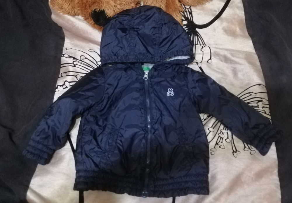 Демисезонная курточка Benetton, 9- 12 месяцев. рост - 74 см