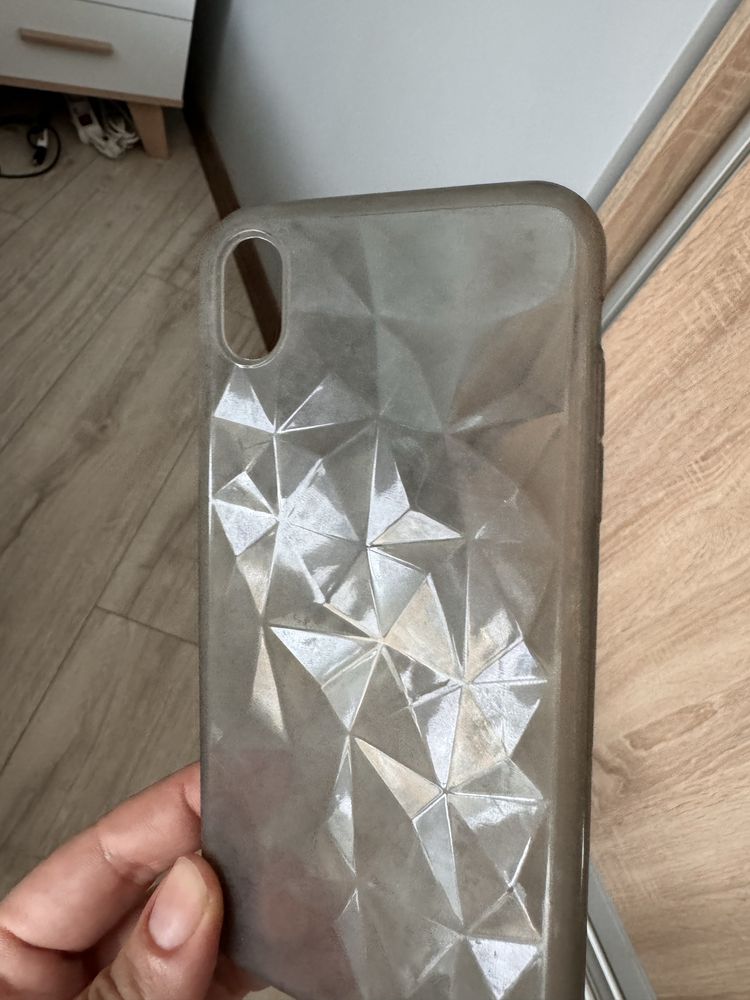 Чохли на Iphone XR