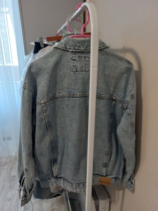 Джинсова жіноча куртка Bershka