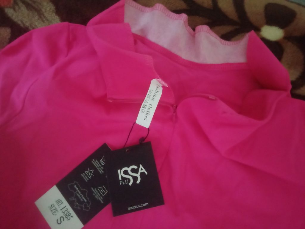 Продаю женское платье "Fashion clothes" от бренда "Issa plus"