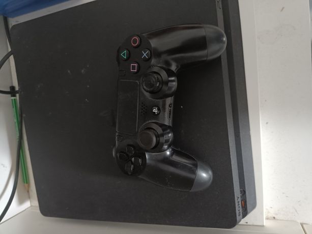 Play Station 4 1TB + gry