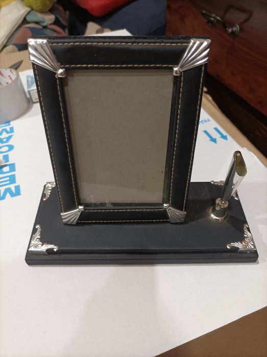 Moldura de escritório com apoio de caneta