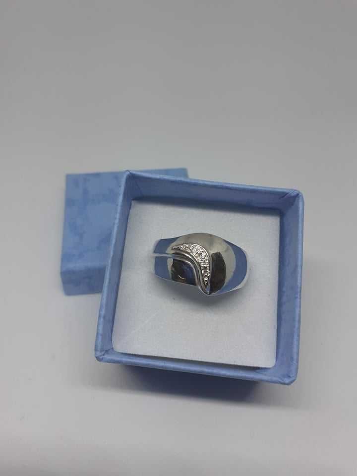 Śliczny  srebrny pierścionek R. 25 srebro 925
