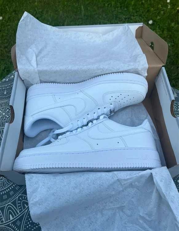 Nowy i oryginalny Nike Air Force 1 Low '07 White EU41