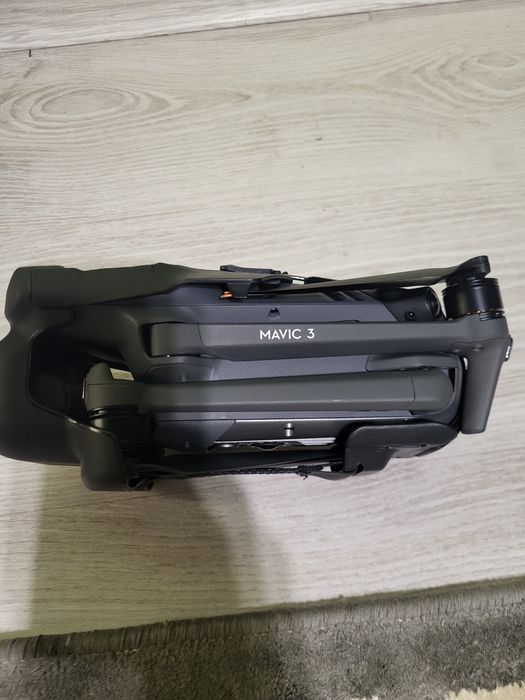 Квадрокоптер дрон DJI Mavic 3