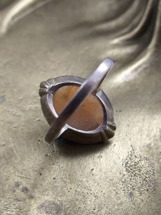 Stary srebrny pierścionek z miodowym oczkiem . Vintage