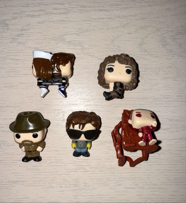 Фігурки з kinder joy STRANGER THINGS