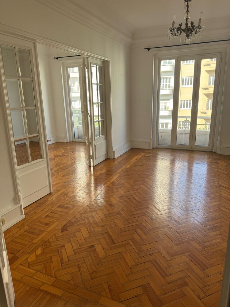 Arrendamento Apartamento T10 Rua Castilho
