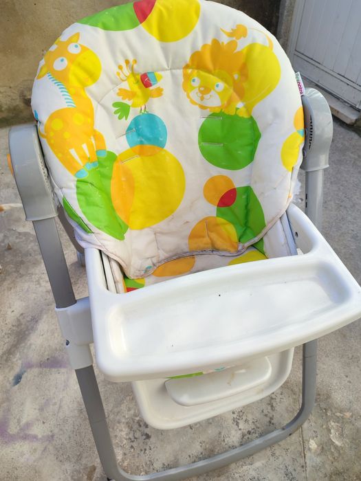 Vendo cadeira que é desde recém nascido pois inclina para trás