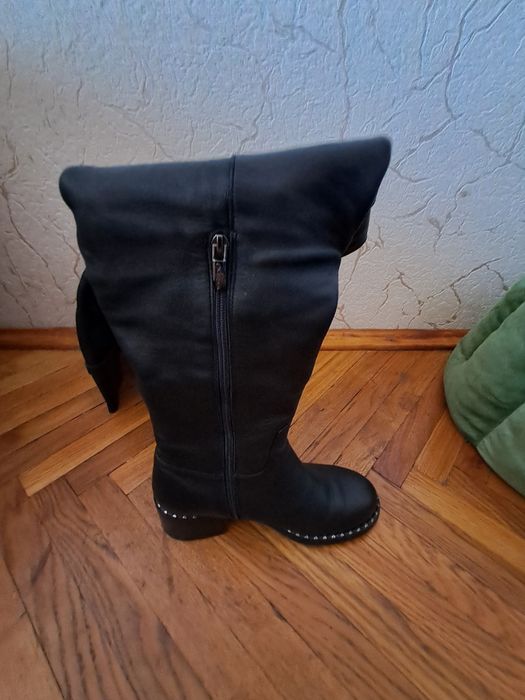 Продам зимові ботфорди