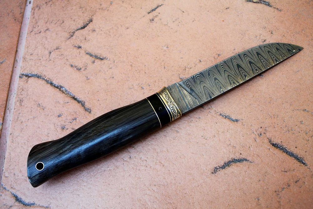 Нож охотничий. Лезвие дамаск.