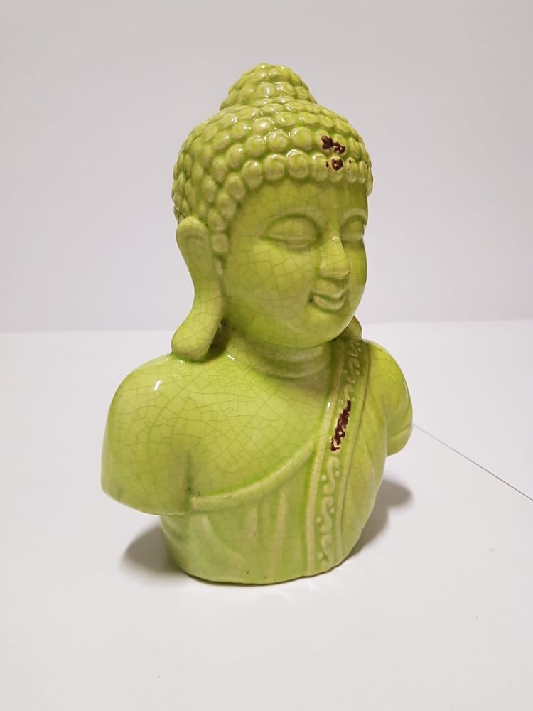 Buda e vela decorativos