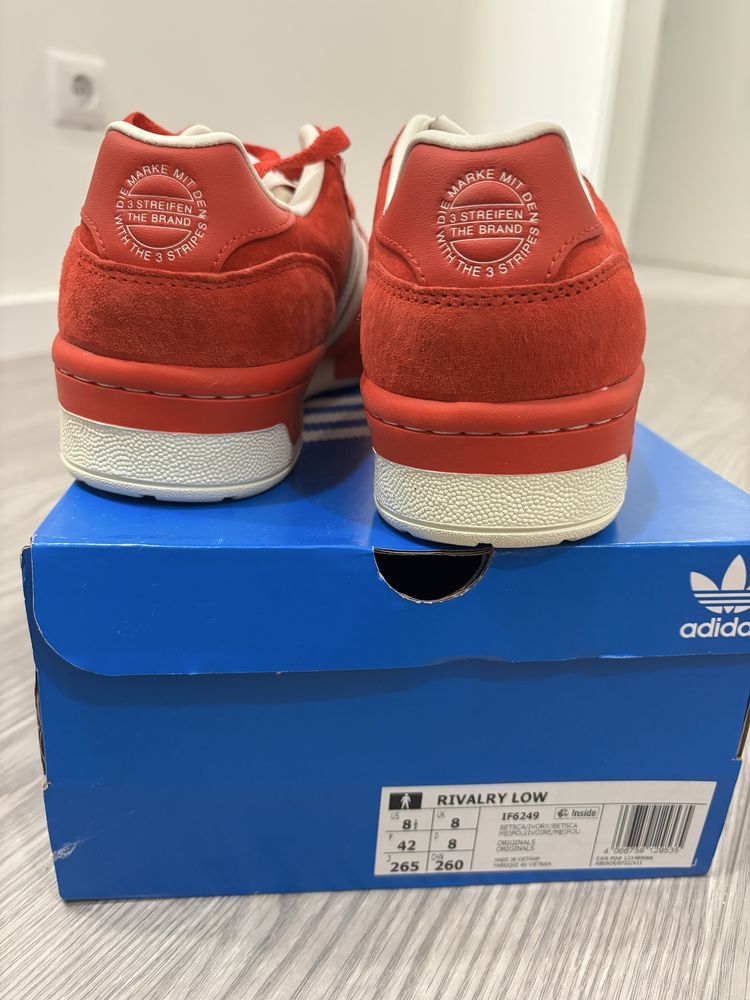 Sapatilhas adidas red rivalry low