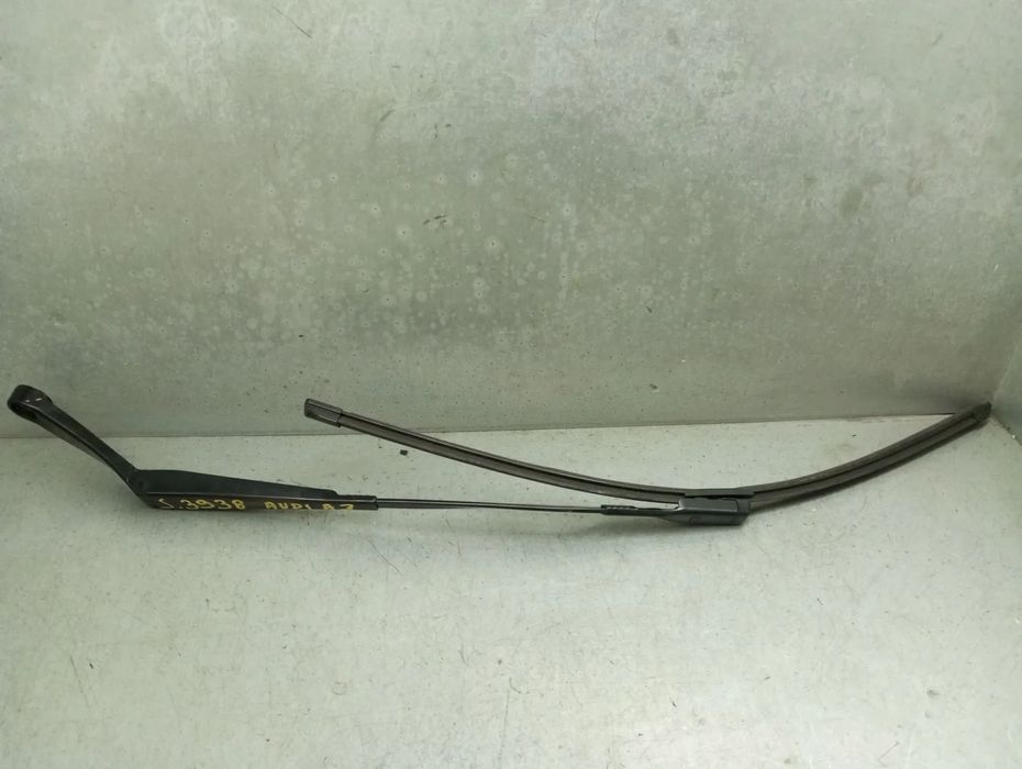 Haste / braço de escova limpa vidros frente direita AUDI A3 (8V1, 8VK)