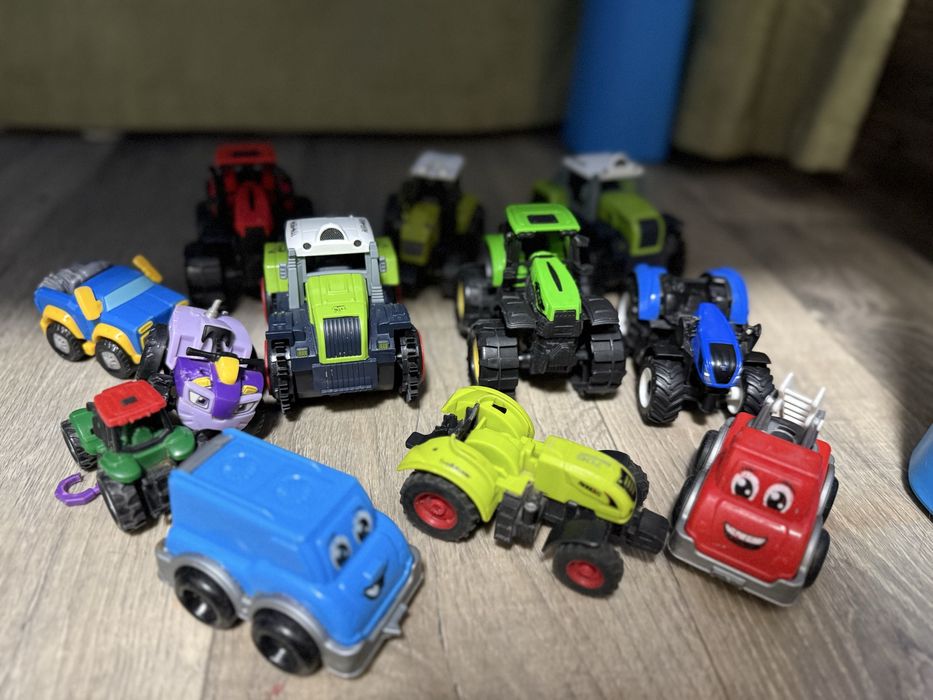 Два набори з тракторів дитячі