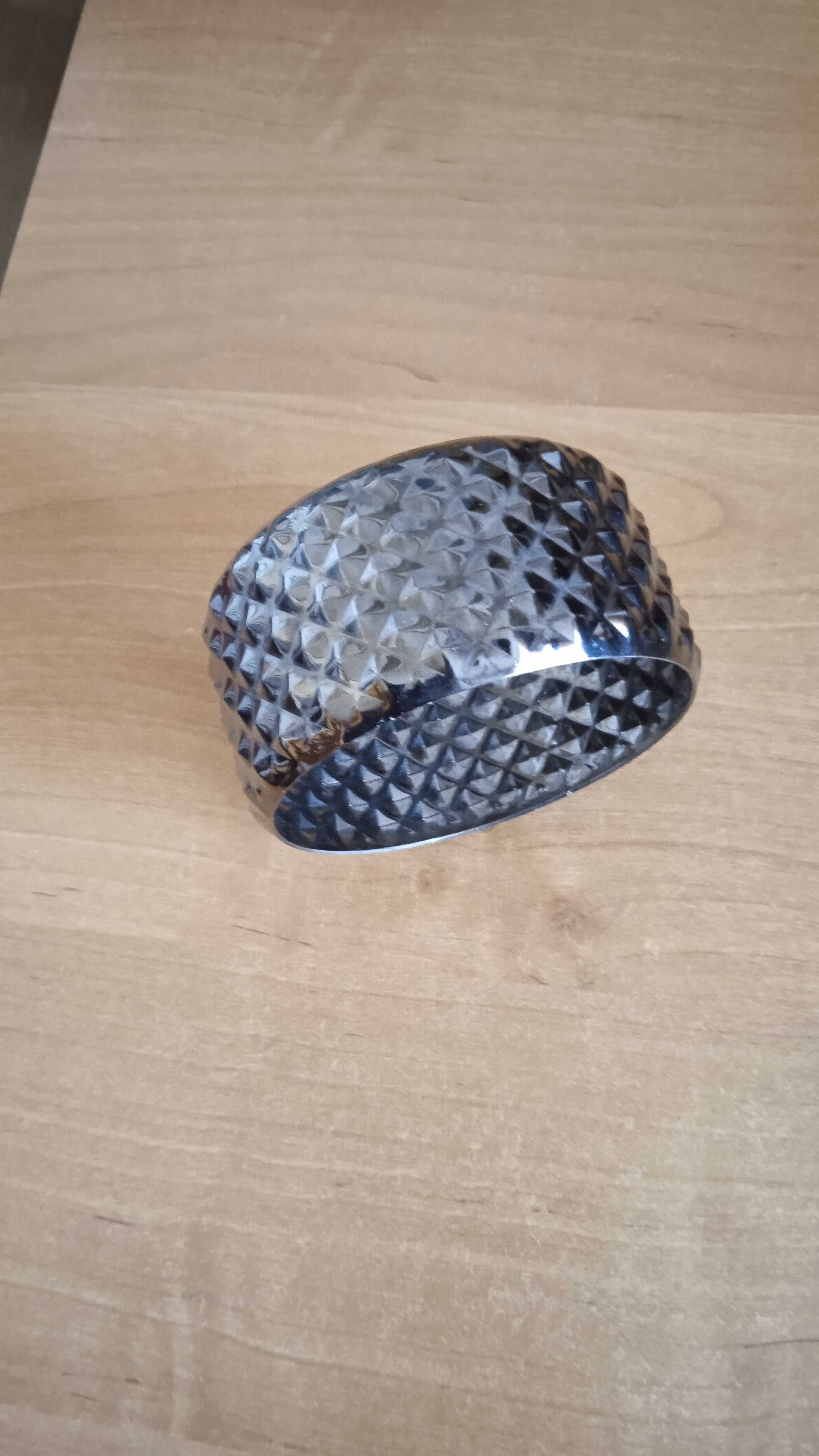 Metalowa bransoletka na rękę - obręcz