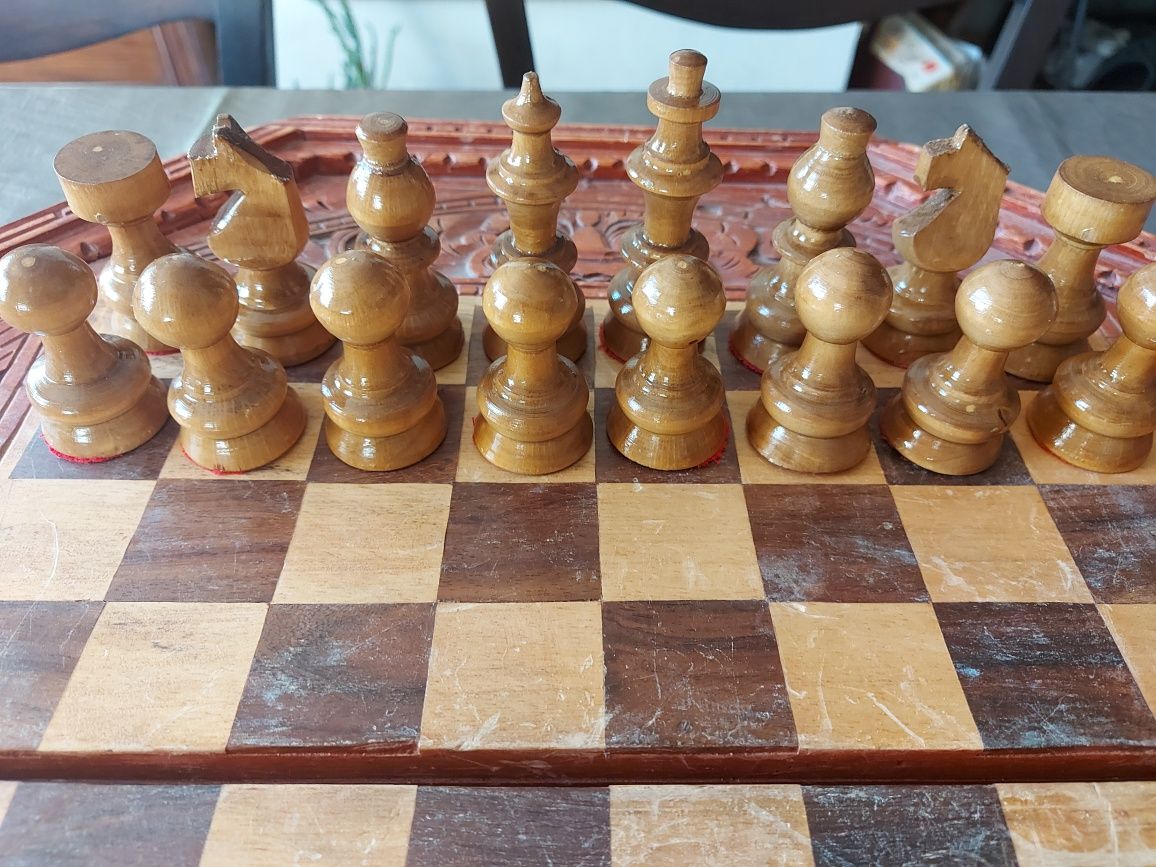 Piękne duże stare szachy