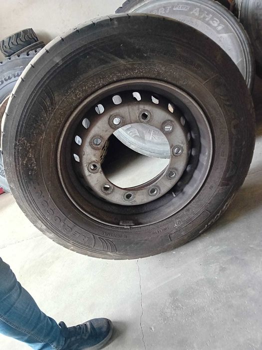 2 Pneus 385/55/R22.5, de direção usados