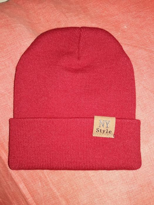 Жіноча тепла шапка.