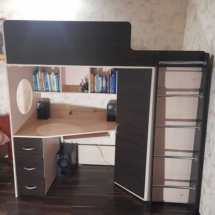 Ліжко Горище зі столиком і шафою б\у стан відмінний