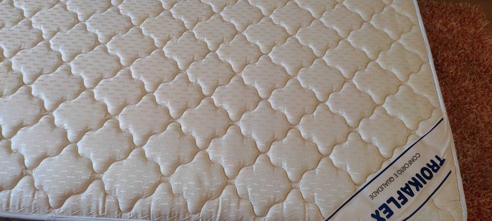 Colchão de molas ortopédico. 190 x 150 cm