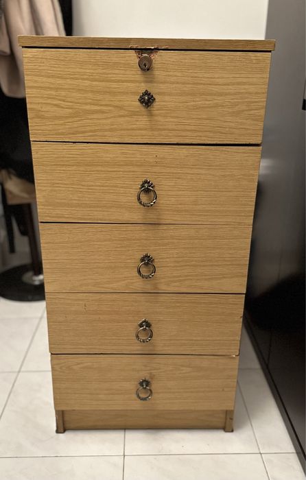 Móvel 5 gavetas de madeira