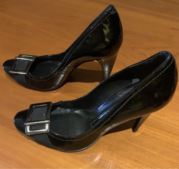 Sapatos em verniz shutz 37