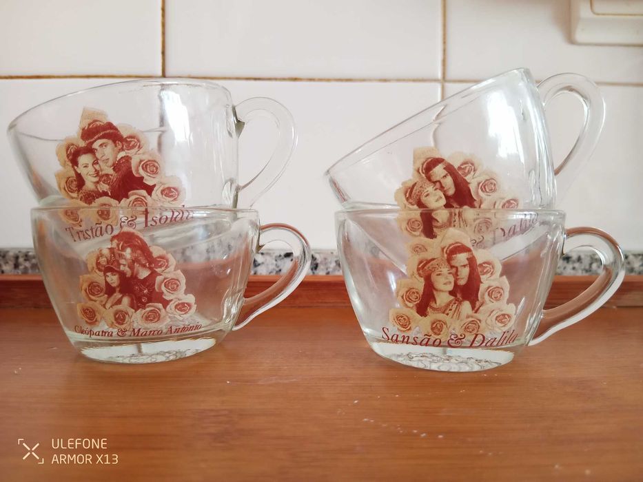 4 chávenas para café, tema casais históricos