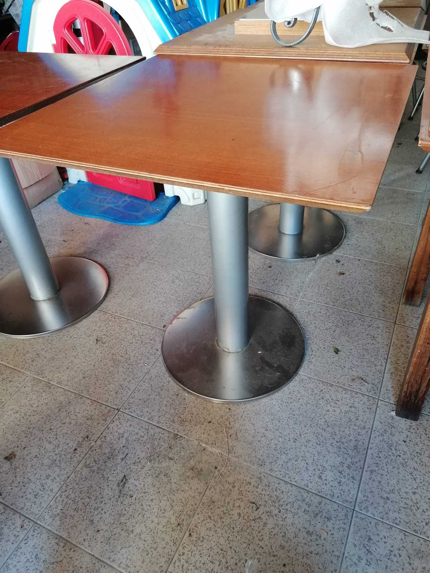 Mesa com cadeiras