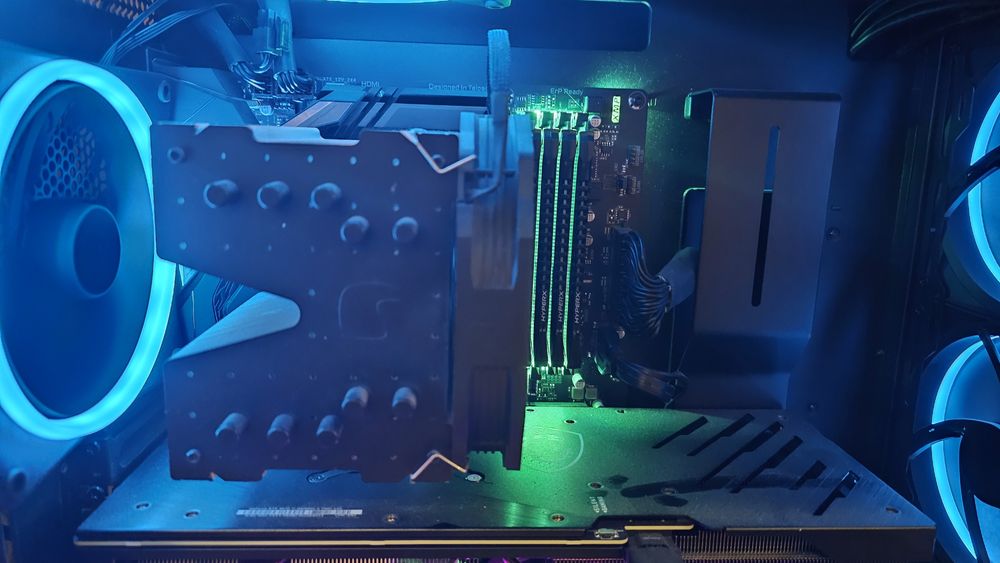 Procesor intel i7 9700k + Gigabyte z390 +32 GB RAM + Fortis 3
