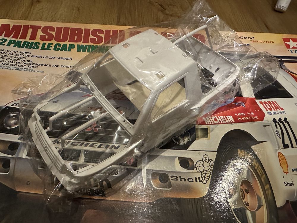 Tamiya Mitsubishi Pajero 92’ Paris le cap winner skala 1:24