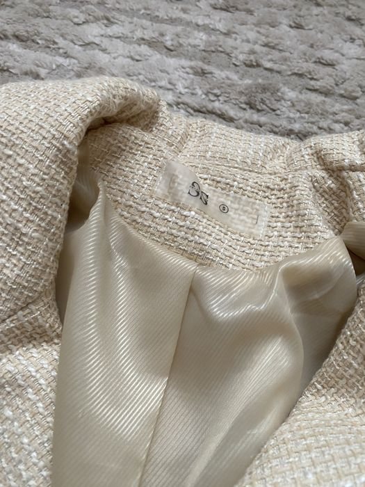 бежевий приталений піджак