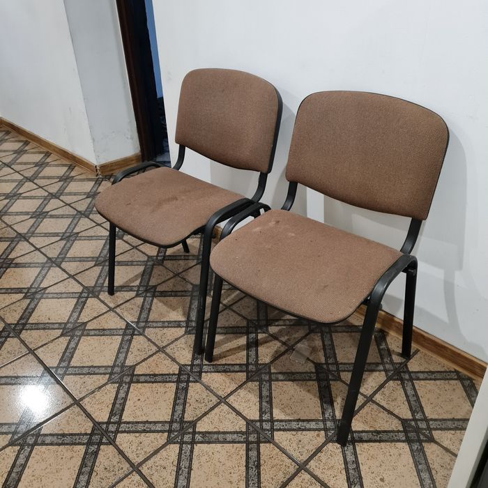 Dwa krzesła biuro poczekalnia dodatkowe do salonu
