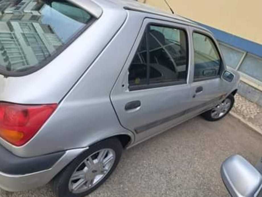 Vendo Ford fiesta em bom estado de mecânica, carro usado no dia a dia.