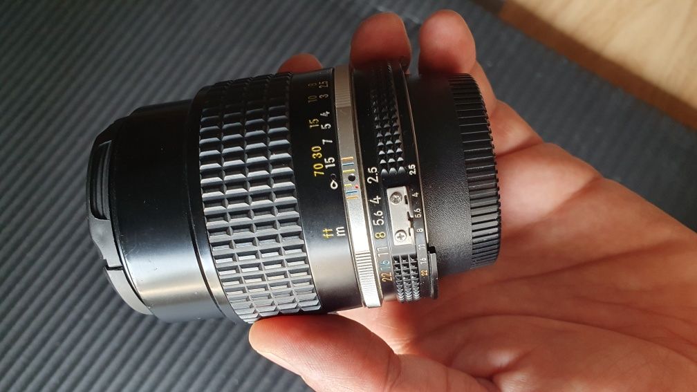 Nikon Nikkor Ai-S 105mm f/2.5 (excelente)