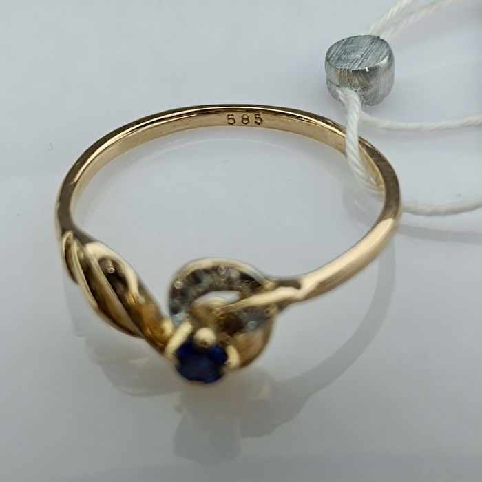 Золотое кольцо 585 пробы с сапфиром и бриллиантами