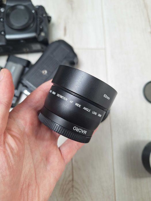 Nikon D700 + Nikkor 50mm f1.8 G + grip MB-D10 + gratisy