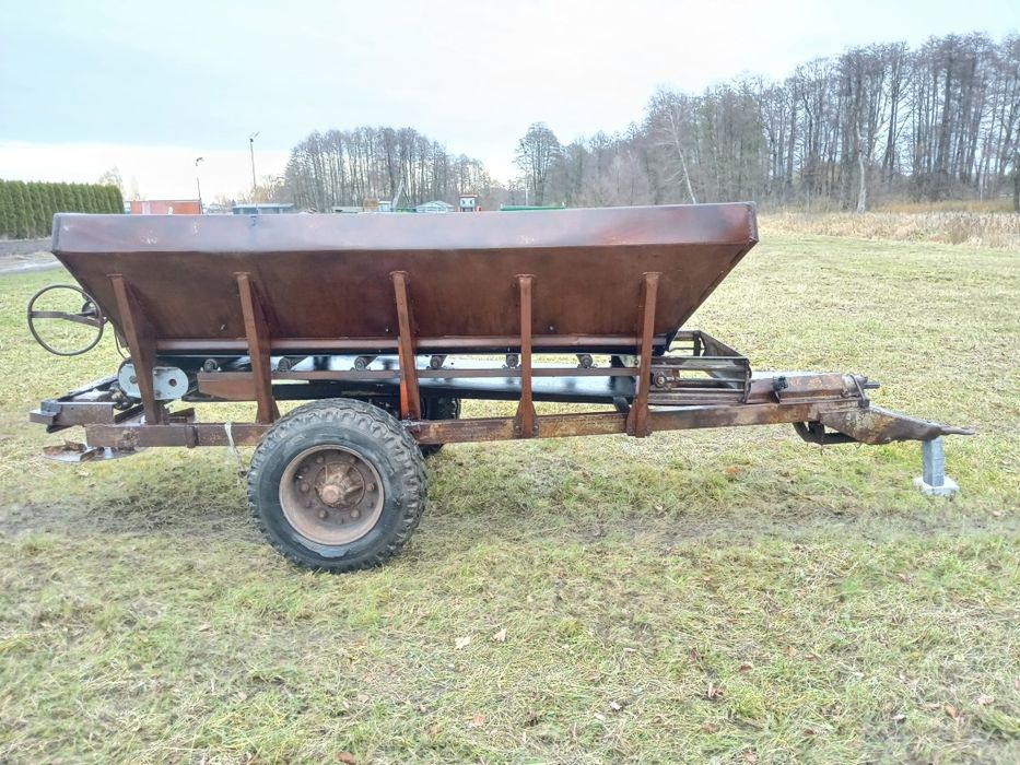 Rozsiewacz wapna rcw3/piast/wapniarka