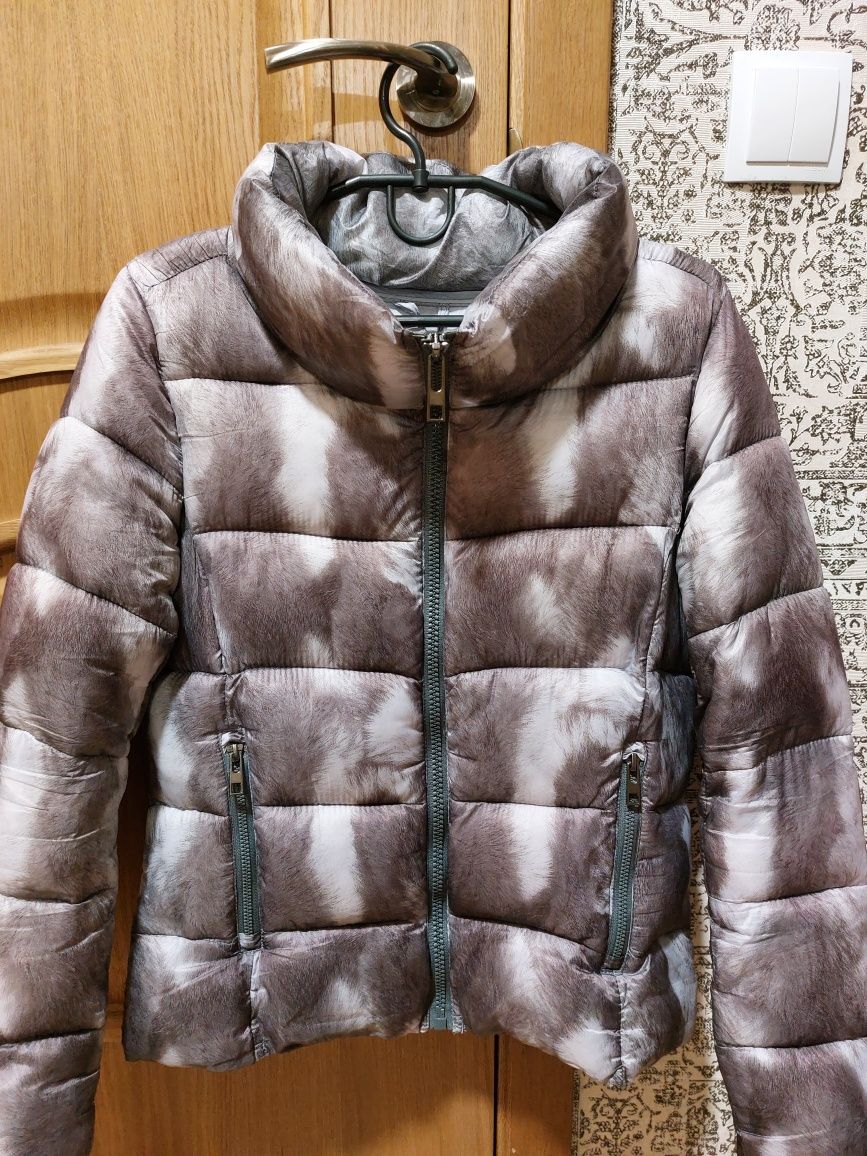 Женская демисезонная куртка, размер 36 (S) в отличном состоянии