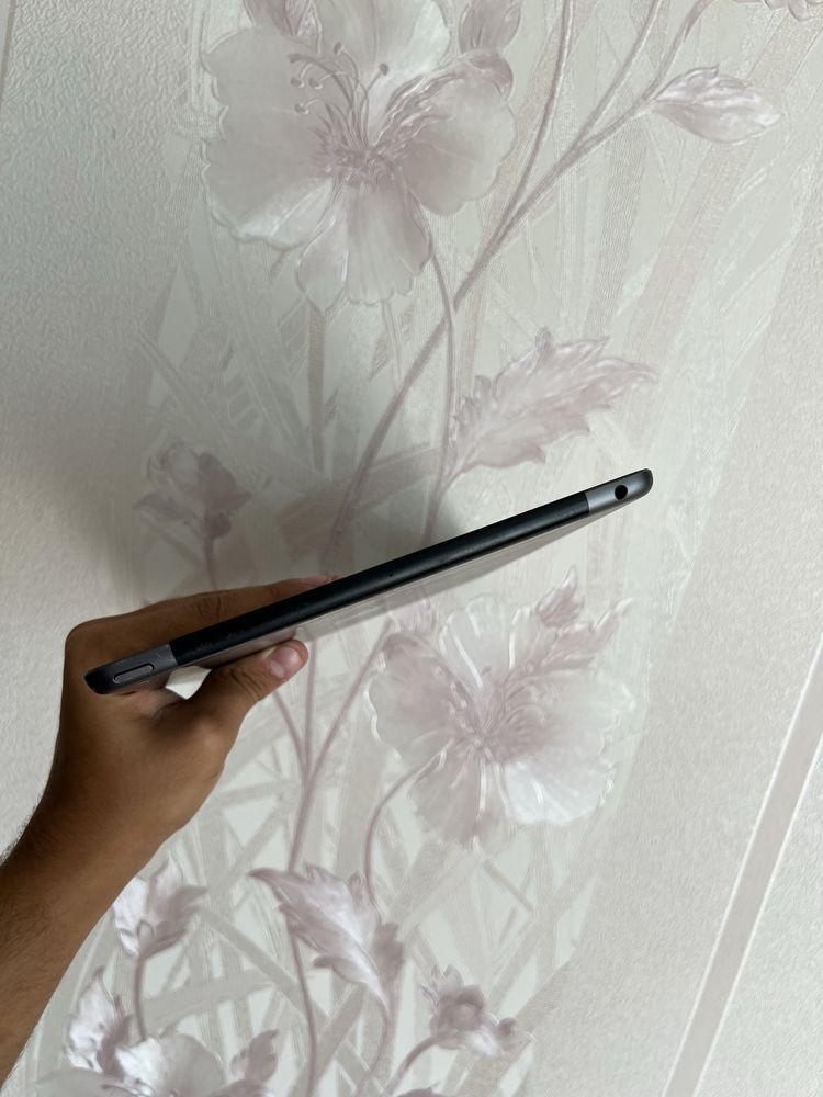 iPad 8 32 GB WI FI + LTE
