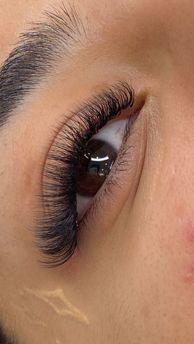 Aplicação de pestanas cílios