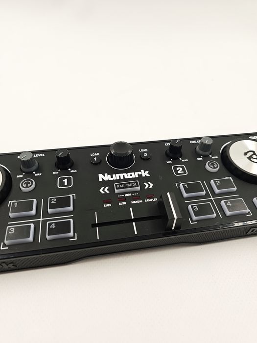 DJ контролер Numark DJ 2 Go 2 Touch (2351)