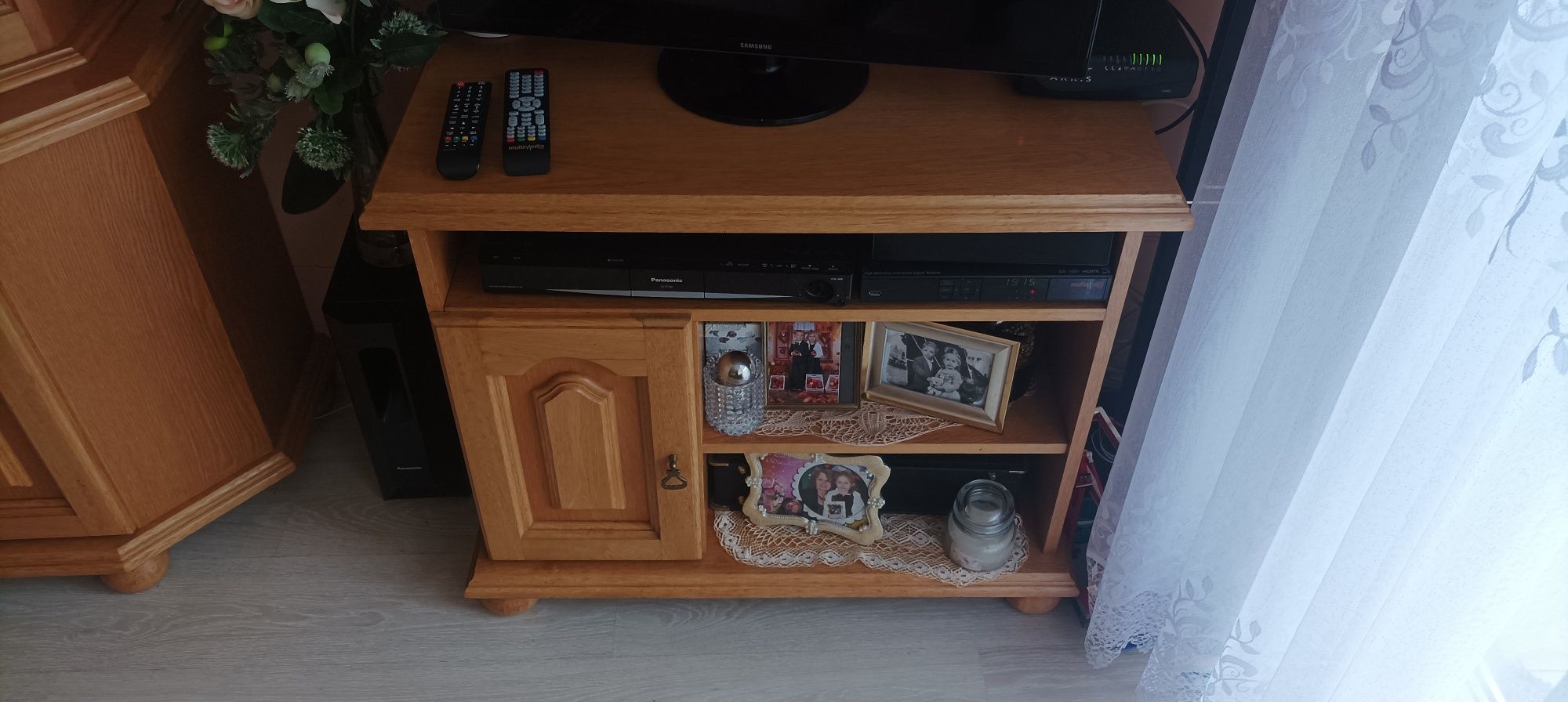 Komplet eleganckich mebli pokojowych z litego drewna