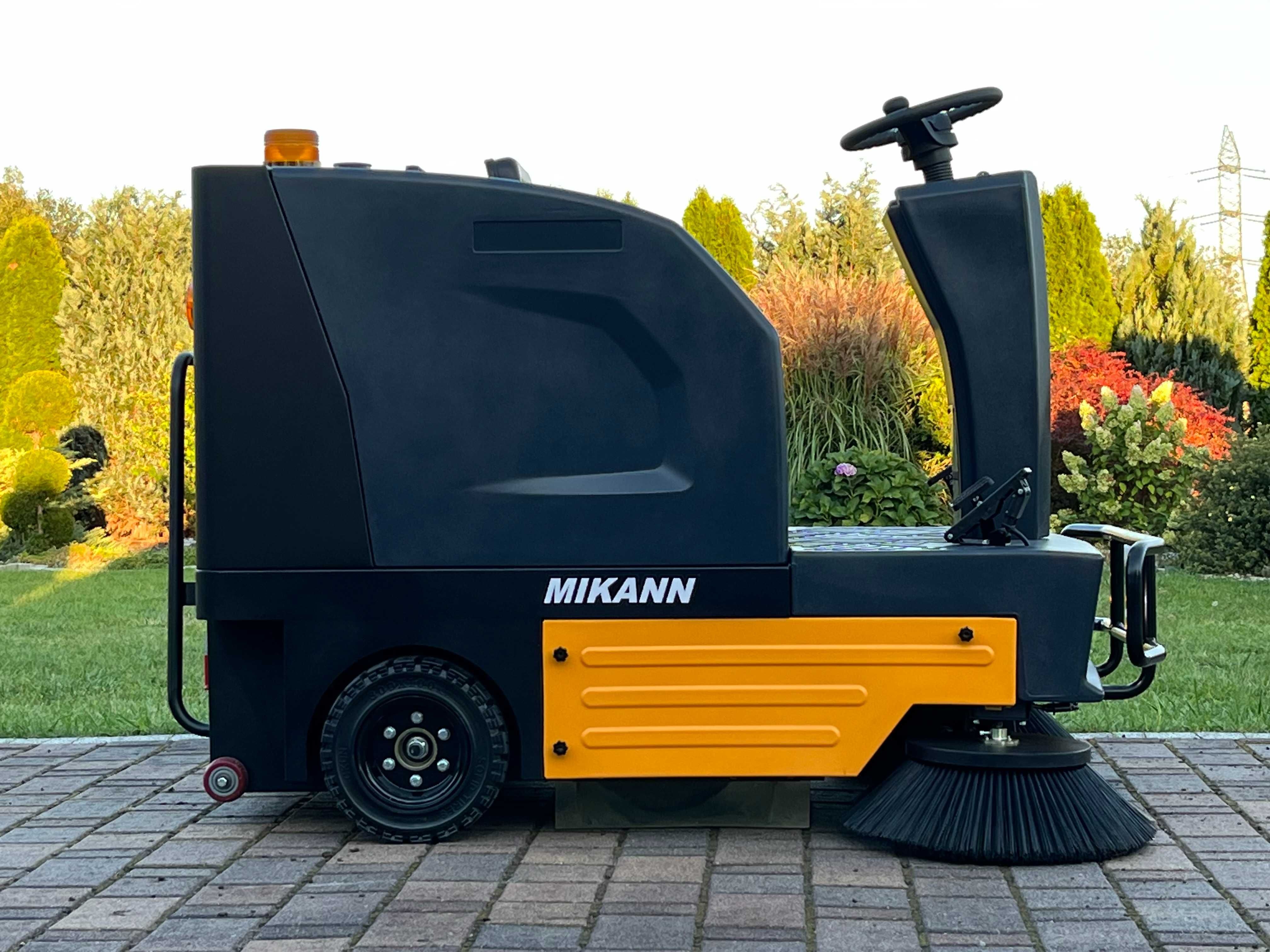 Zamiatarka samojezdna Mikann ME135, Karcher, Hako , Japan Trak