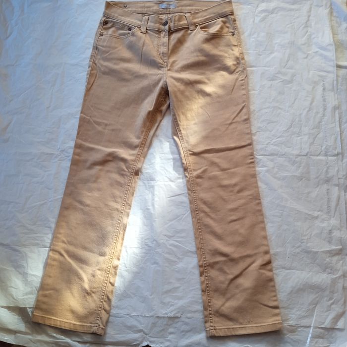 Продам женские джинсы в отличном состоянии.