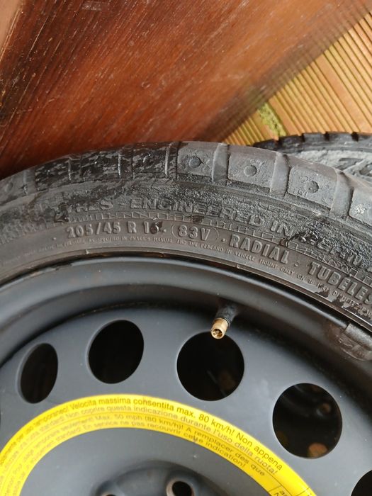 Pneu suplente 2 novos